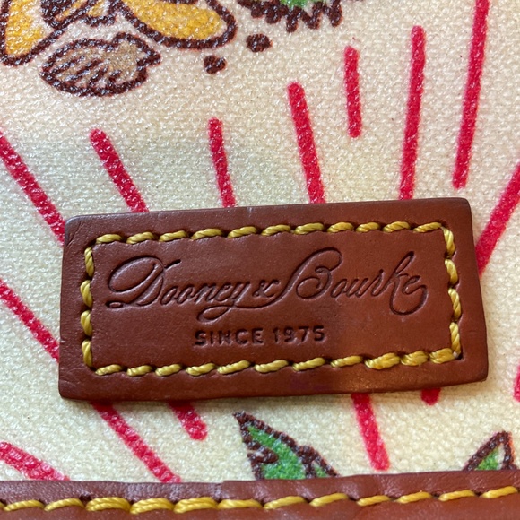 Rare Dooney & Bourke Disney Aulani Small Wristlet Purse - Picture 8 of 8